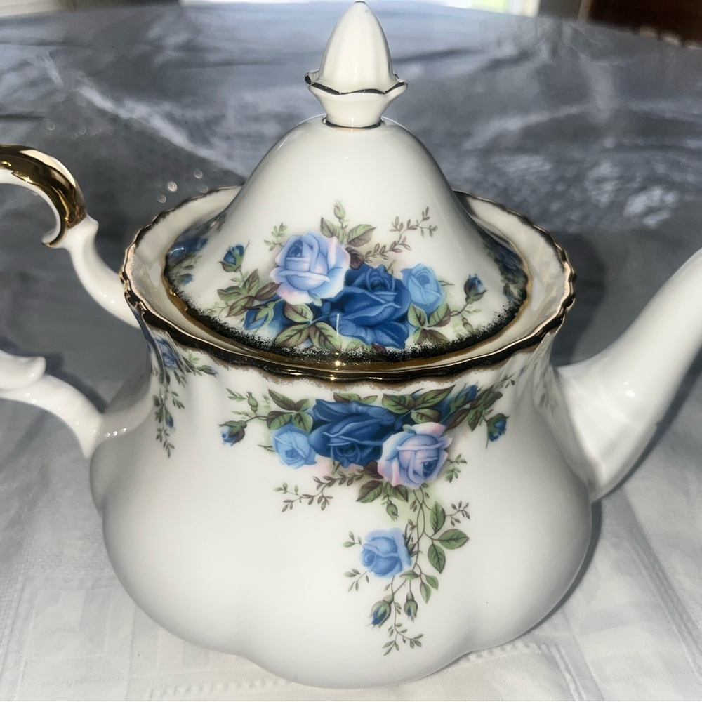 Royal Albert Moonlight Rose